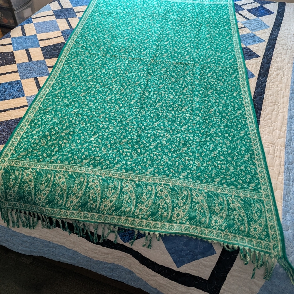 Handloom Tibet Yak 100% wool shawl/blanket/winter shawl. 76x 38 Inches. EUC.